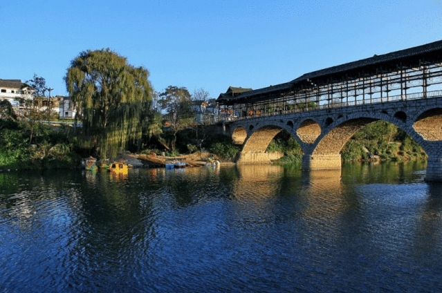 景区简介好花红乡村旅游区是国家aaaa级景区,位于惠水县城南好花红镇