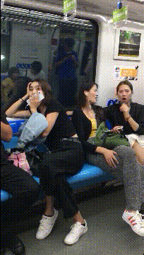 对面的美女,你下车别走,我要请你吃麦当劳