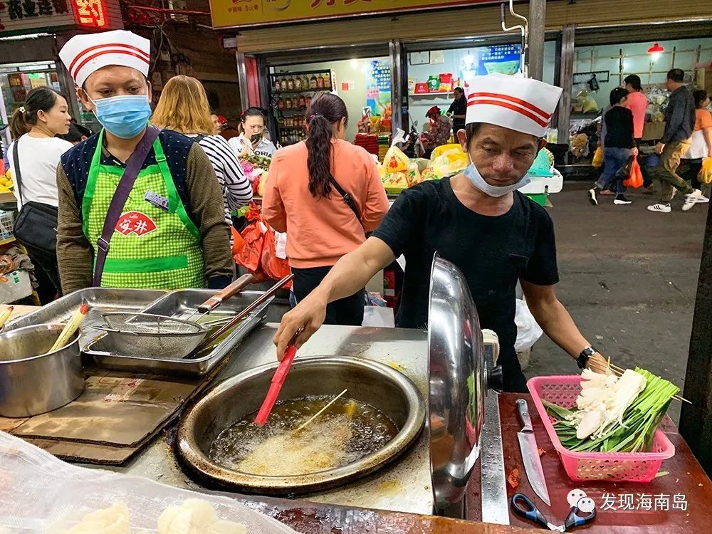 来秀英小街吧,这里都是地道的海南小吃