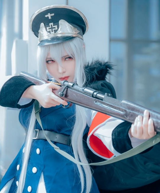 《少女前线》德皇cosplay,元气满满的美少女