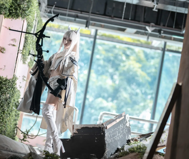 《明日方舟》cosplay白金,天生的弓箭手