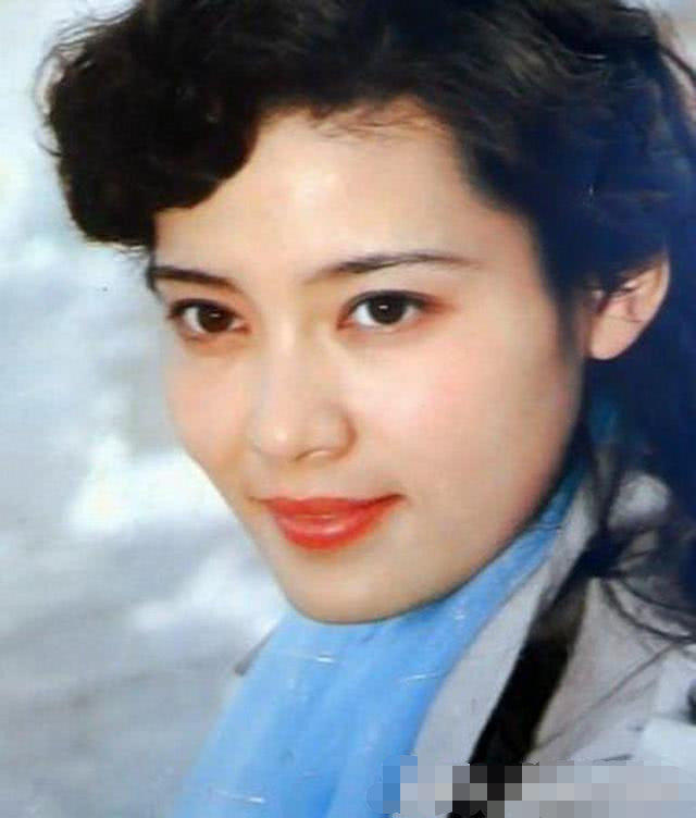 潘虹,年轻时不但美得惊艳,演技更是炉火纯青,从她夺得过无数个影后