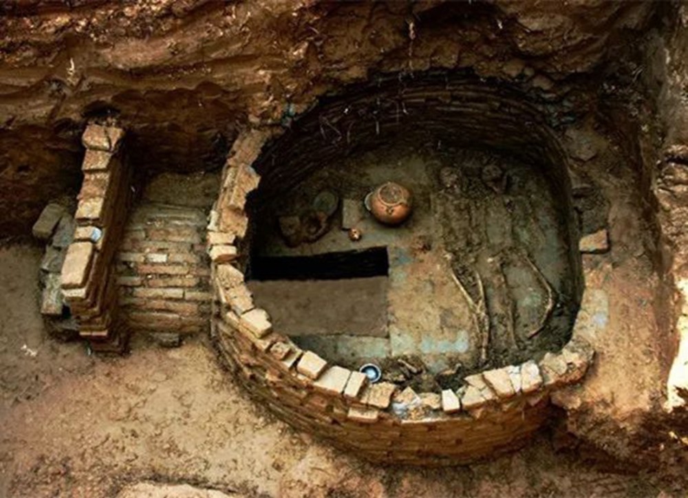 中国最恐怖古墓,千年来盗洞无数,盗墓者骨骸遍地文物却一件没丢!