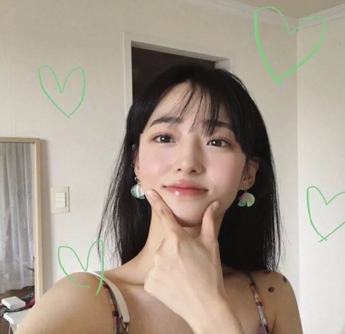 31张超好看的女生真人头像