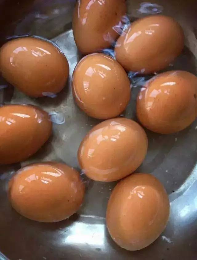 不要再用白水煮鸡蛋了,鸡蛋新做法好吃的让你根本停不