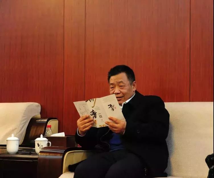 陕西省委宣传部副部长单红(左一),西安市委宣传部副部长廉宏伟(右一)