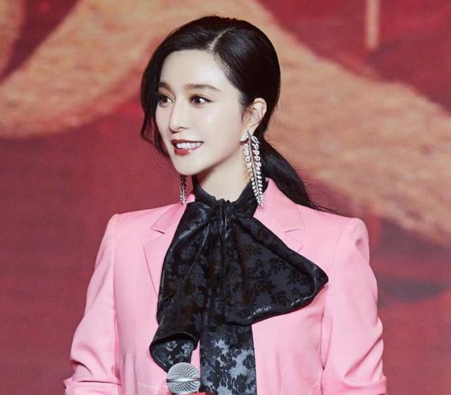范冰冰的大肚子疑似有孕相,外套大一号却遮不住肚子?