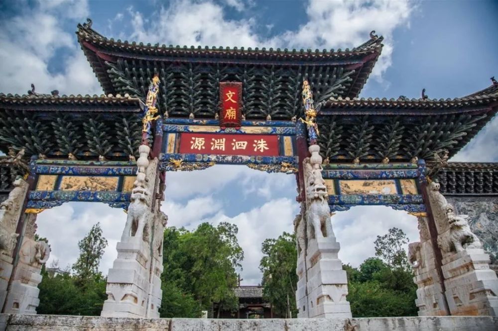没去过的小伙伴,一起来欣赏一下建水文庙和石屏文庙