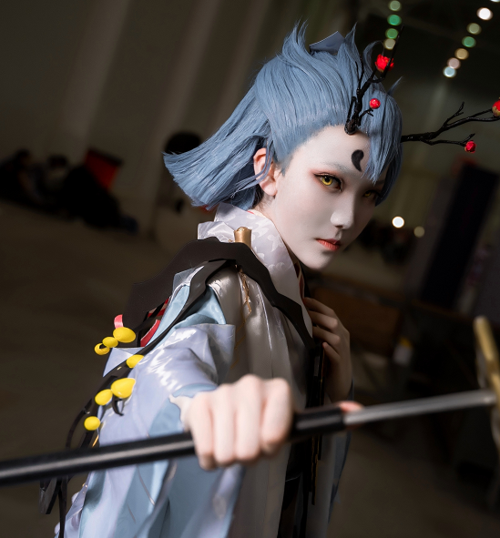 游戏《阴阳师》雪童子cosplay,女孩气质冷艳优雅