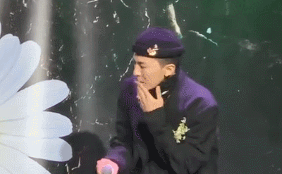 2位好友离世后,权志龙活动状态让人担心,不仅频频捂嘴