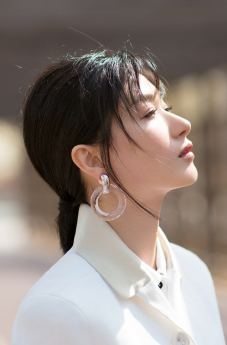 万茜精美写真组图,清爽迷人彰显淑女气质