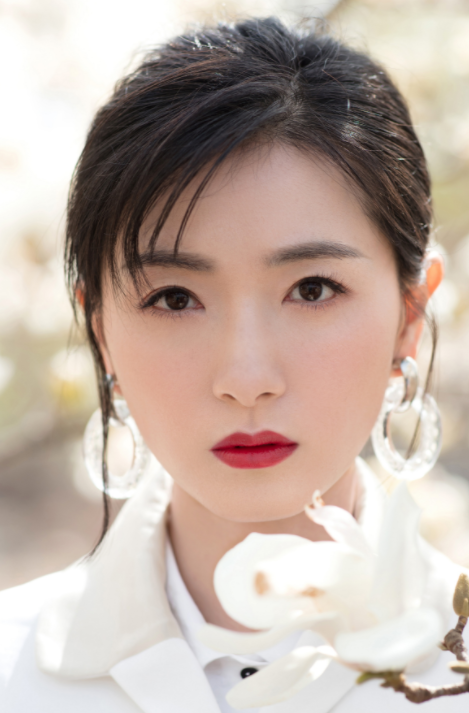 万茜精美写真组图,清爽迷人彰显淑女气质