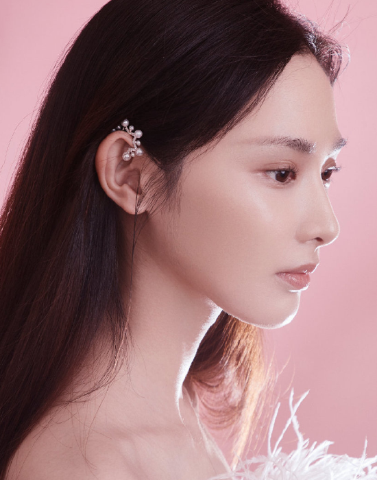 明星彭小苒高清图片,五官精致可人,气质优美时尚