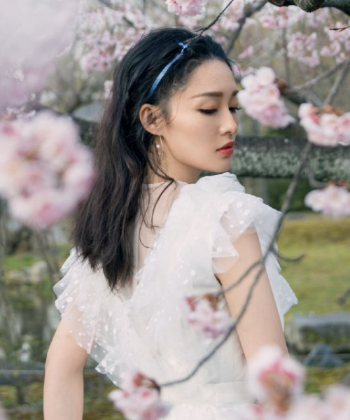 李沁清新唯美写真美照,皮肤水嫩白皙十分动人,气质唯美清纯