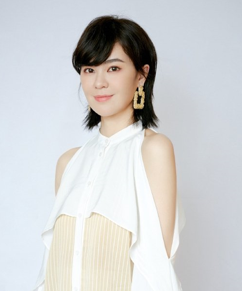郁可唯素雅清新写真照:身材高挑纤细,气质甜美清新