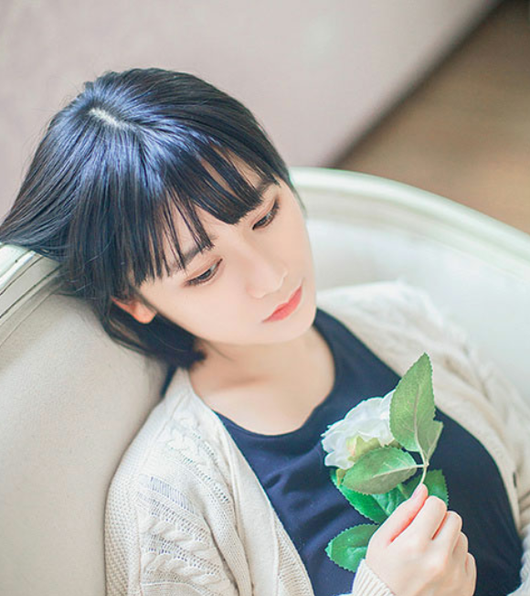 最干净清爽的女生头像:那女孩对我说,说这个世界对她这样的不多!