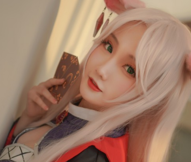 cosplay《明日方舟》远山,喜欢魔法书的小姐姐