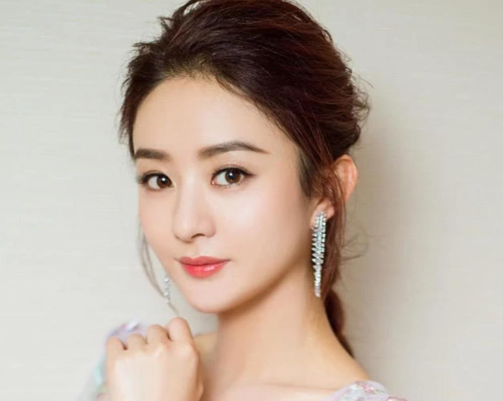 赵丽颖产后首晒全脸自拍,忘开美颜不小心暴露真实颜值