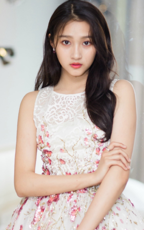 关晓彤精美写真照片,少女的活力扑面而来