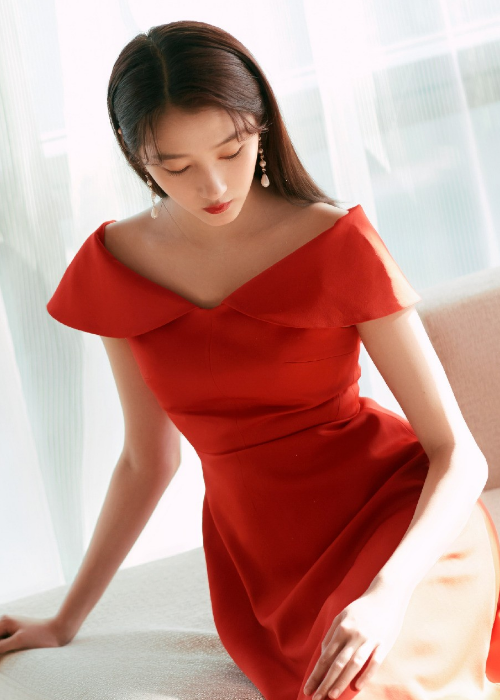 关晓彤高冷气质写真图片,独具的美貌与气质,彰显时尚魅力