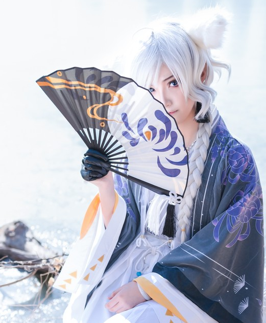 平安京》妖狐逐月照君cosplay,秀靥艳比花娇