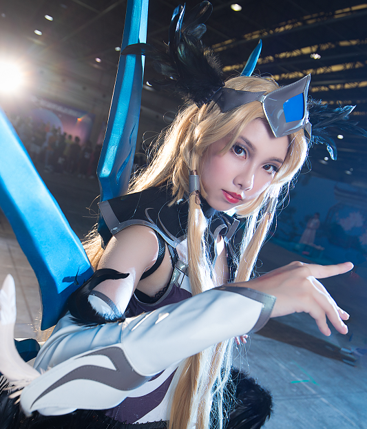《英雄联盟》游戏角色cosplay,小姐姐扮演的艾瑞莉娅巾帼不让须眉