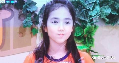 当年表情包的混血小美女现在长这样
