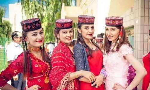 新疆的结婚成本高不高?听听维吾尔美女们怎么说,听完你还敢娶吗