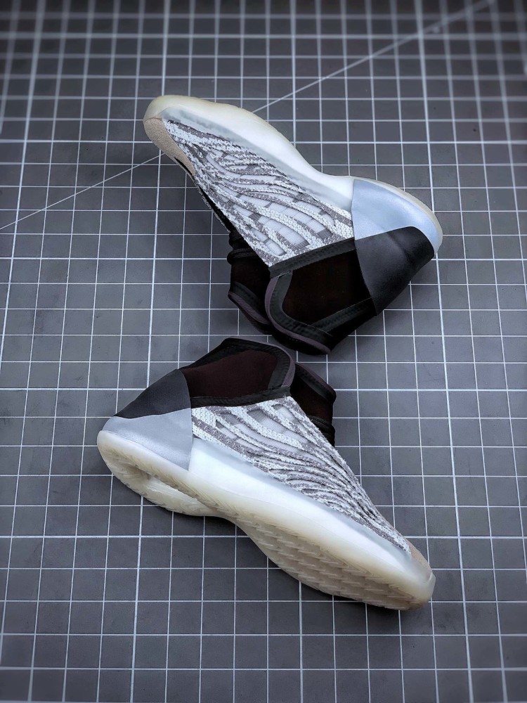 侃爷上脚的椰子篮球鞋!yeezy boost 量子实战篮球鞋开箱测评!