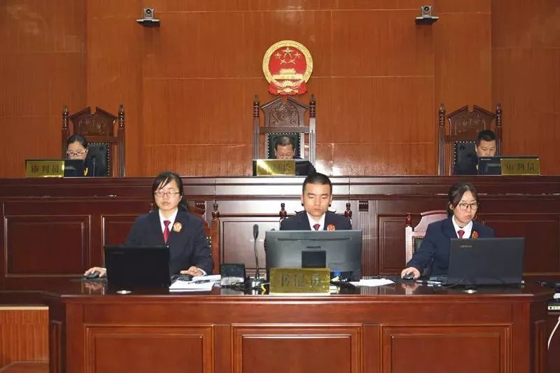 岷县法院开庭审理首例涉嫌黑社会性质组织犯罪案件