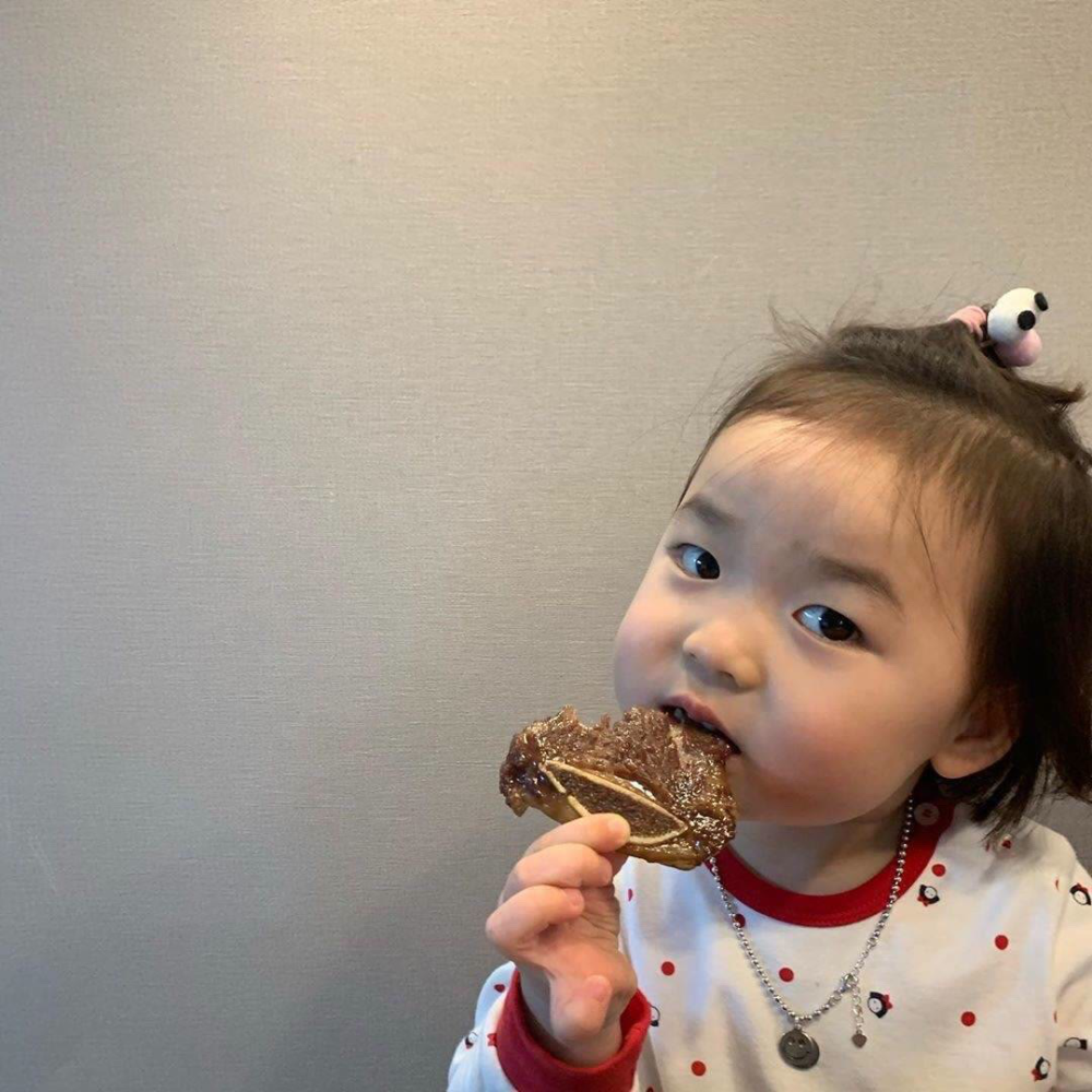 可爱"萌娃"闺蜜头像:愿意陪你打闹,单纯的好像个憨憨!