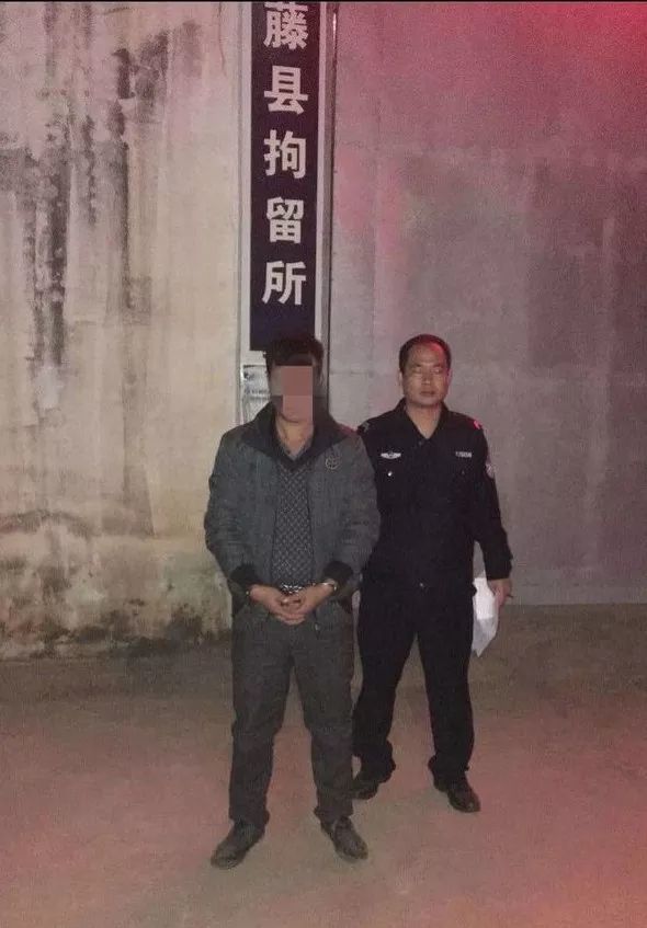 梧州一男子当街吆喝有汽油卖,结果