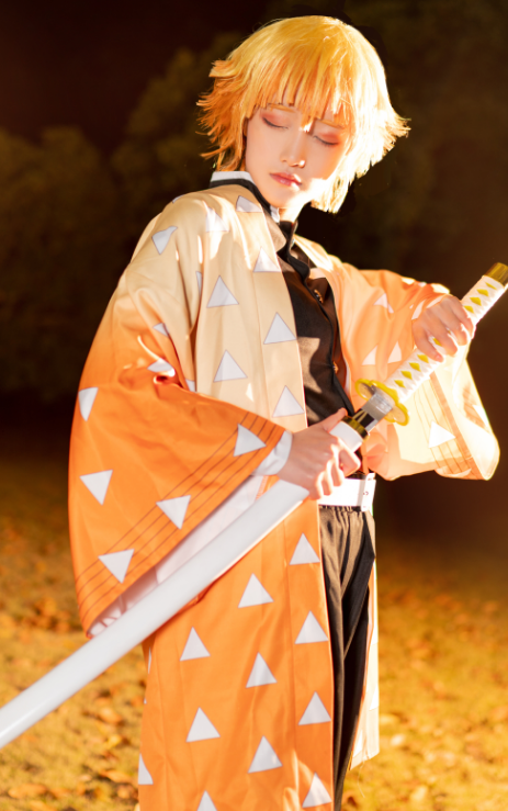 cosplay《鬼灭之刃》我妻善逸,橘黄色头发格外吸睛