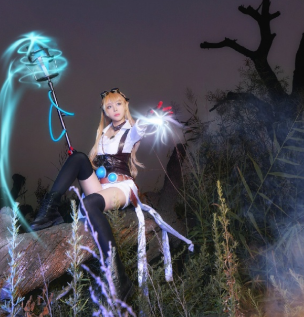 《英雄联盟》风暴之怒迦娜 cosplay:灵动飘逸的身形,优雅而美丽