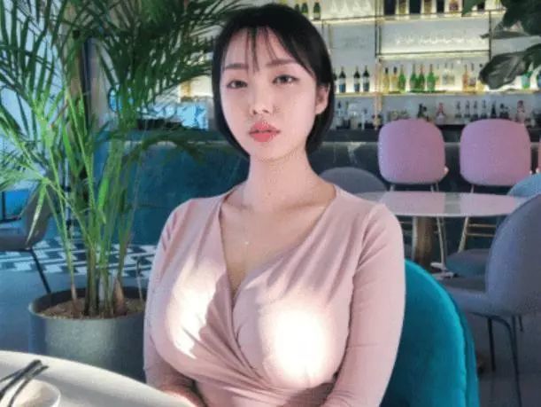 138斤微胖美女,身材饱满厚实,坦言:喜欢健身后大汗淋漓的感觉