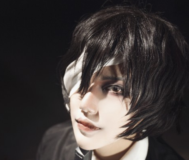 cosplay《人间失格》太宰治,光影下的忧郁小哥哥