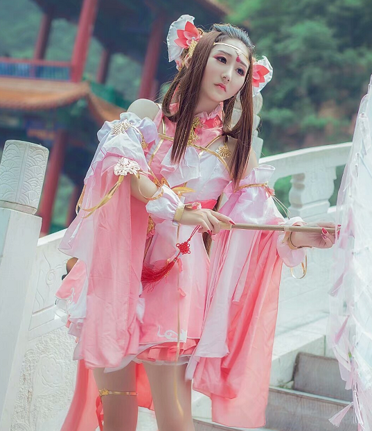 《剑网三》游戏角色七秀cosplay,小姐姐文静迷人笑容甜美