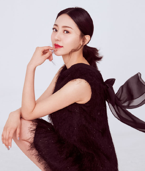 黄梦莹时尚写真,人美气质美,完美精致无比