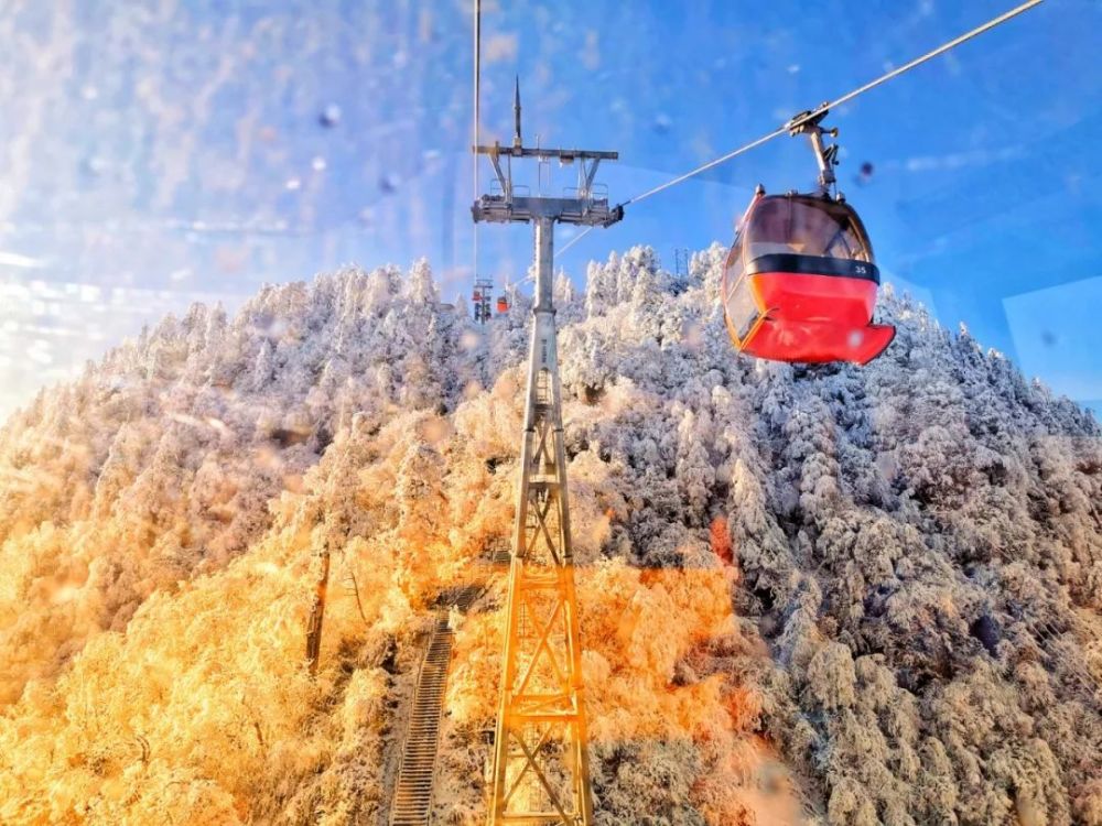 看雪何必远方?此刻,瓦屋山就有一个梦幻的冰雪世界!