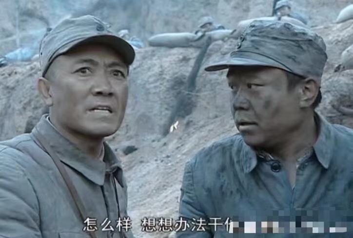亮剑:穿帮镜头笑出眼泪!面包车穿越不算啥,连话筒都露