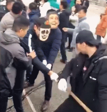 7 爆笑哥:拔河吗?笑死对手的那种! 9 爆笑哥:老铁神评论靠你了!