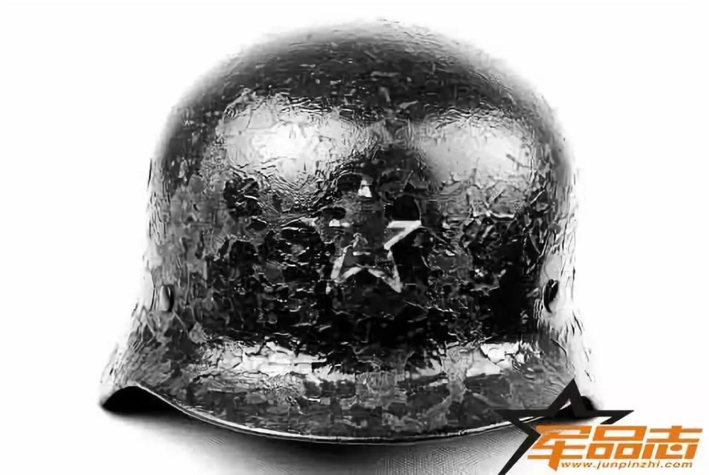 历史照片:图中舰艇上面的解放军海军佩戴德式m1935钢盔进行训练 4