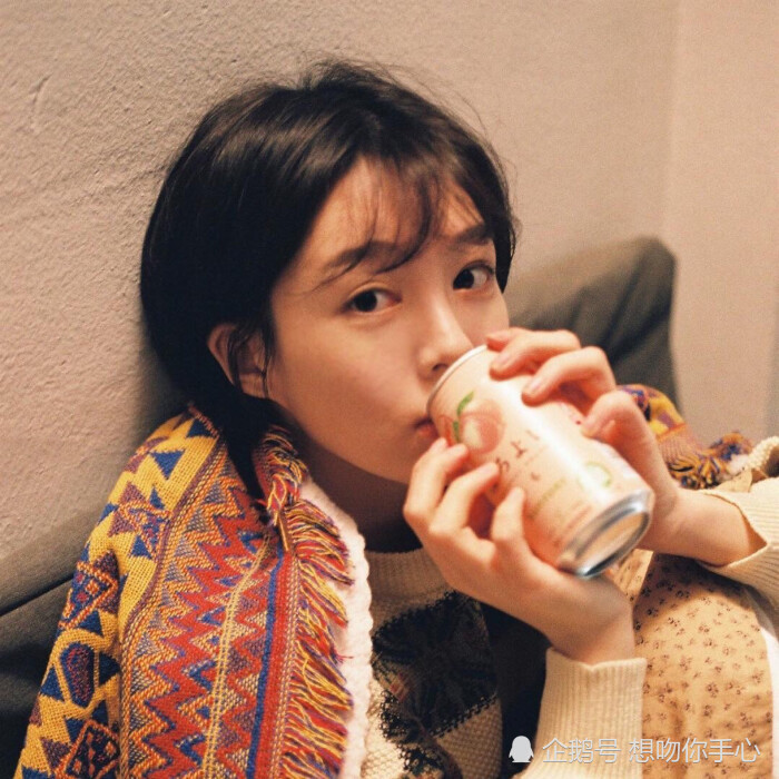 ins治愈系女生头像:不管是晴天还是阴天,要记得给自己