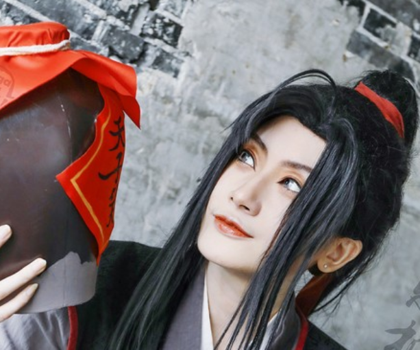 cosplay《魔道祖师》魏无羡,喜欢饮酒的帅气小哥