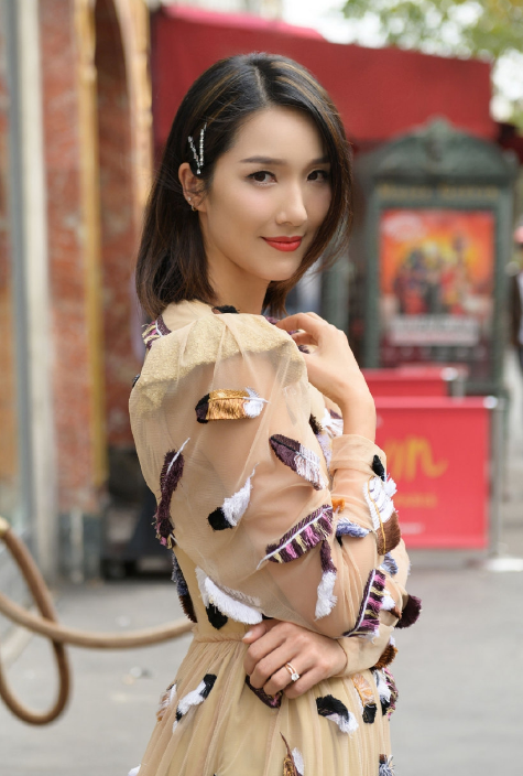 李亚男精美写真照片,优雅时尚魅力十足