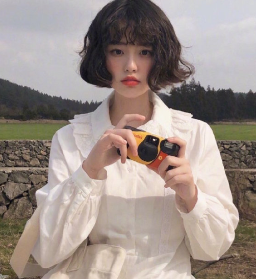 甜美可爱的短发美女的日常穿搭,时尚又清纯