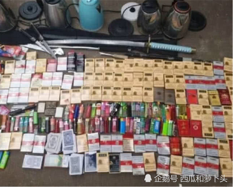大学宿舍花样查"违禁品",直到看见女生宿舍:这东西确定不是给男孩子用