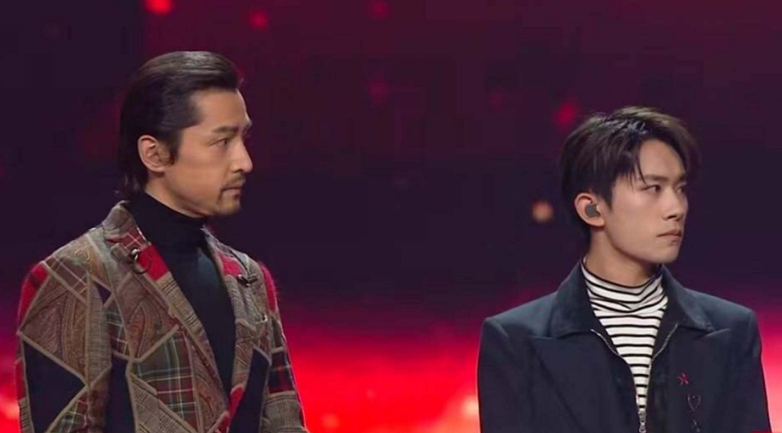 胡歌因一部电影大赞易烊千玺,并坚定称:他比我优秀