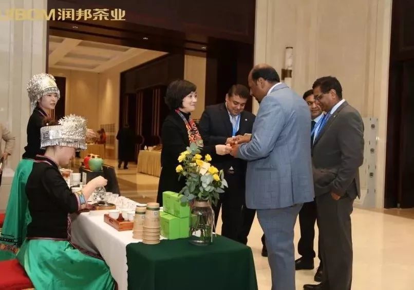 在武汉举行的"中印机构对话会"上,恩施玉露又成了亮点