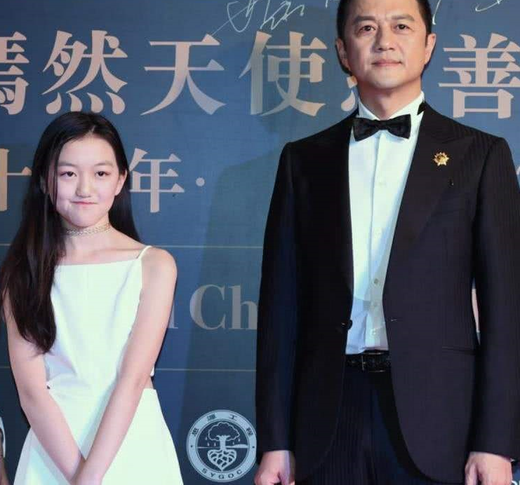 李嫣进80万贵族学校,却两次晒试卷空题不写,"学霸"人设翻车